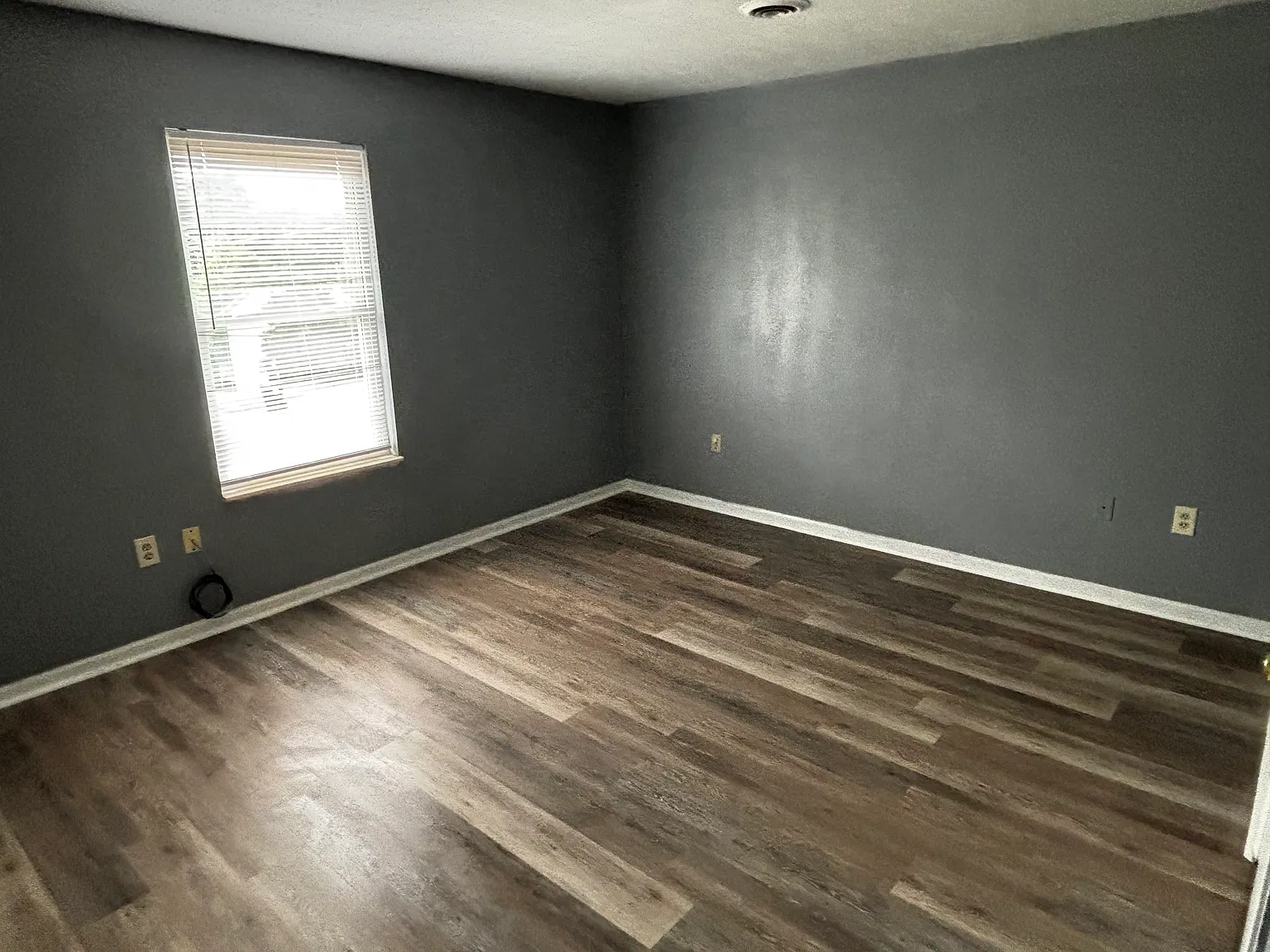 2 bed, 1.5 bath, 1026 sqft, $1,300 — Photo 3
