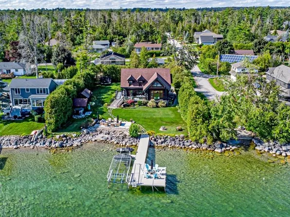 2 Sunnyside Ave, Oro Medonte, ON L0L 2E0