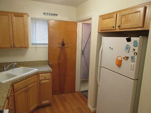 4th image of 2004 Helen St