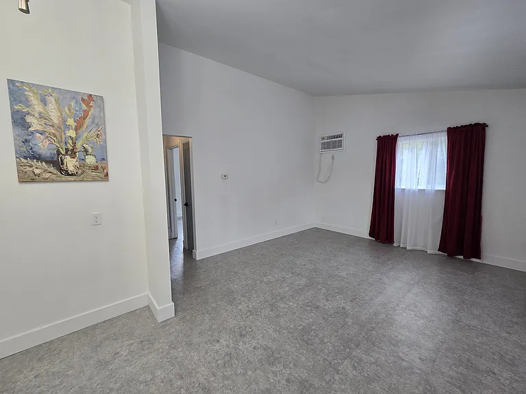 447 Zahn Dr #C — Photo 3