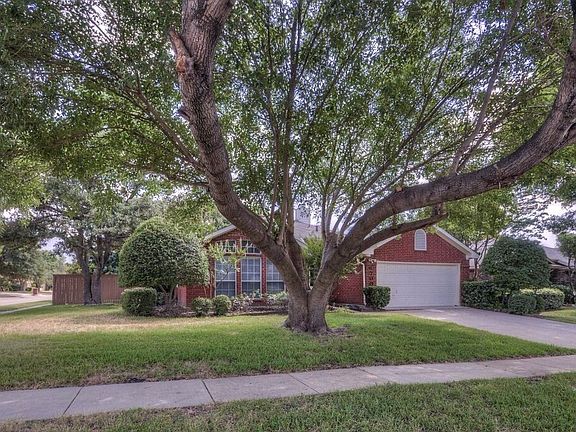 2nd image of 4700 Justin Dr