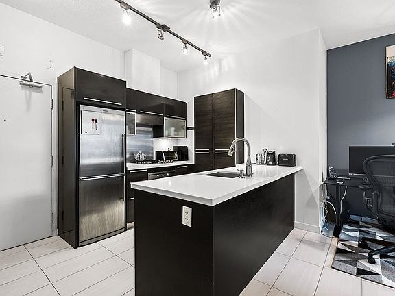 4th image of 1252 Hornby St #403