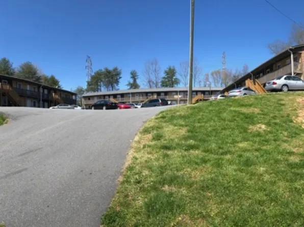 130 Weatherwood Ct #M-a, Winston Salem, NC 27103