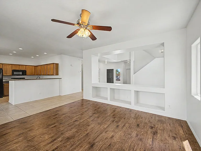 542 E Bartlett Way — Photo 6