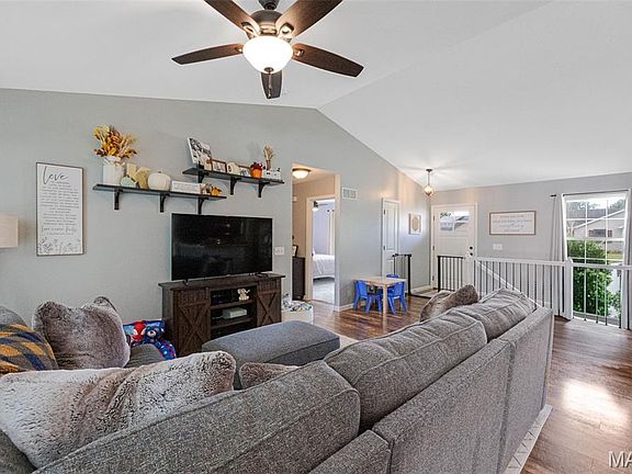 4th image of 370 Glen Forest Dr