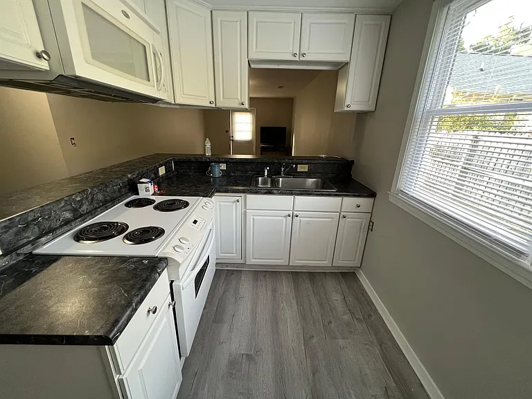 2107 Richardson Dr #1 — Photo 3