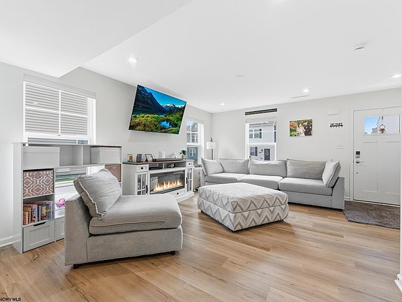 3rd image of 748 Mulligan Ct