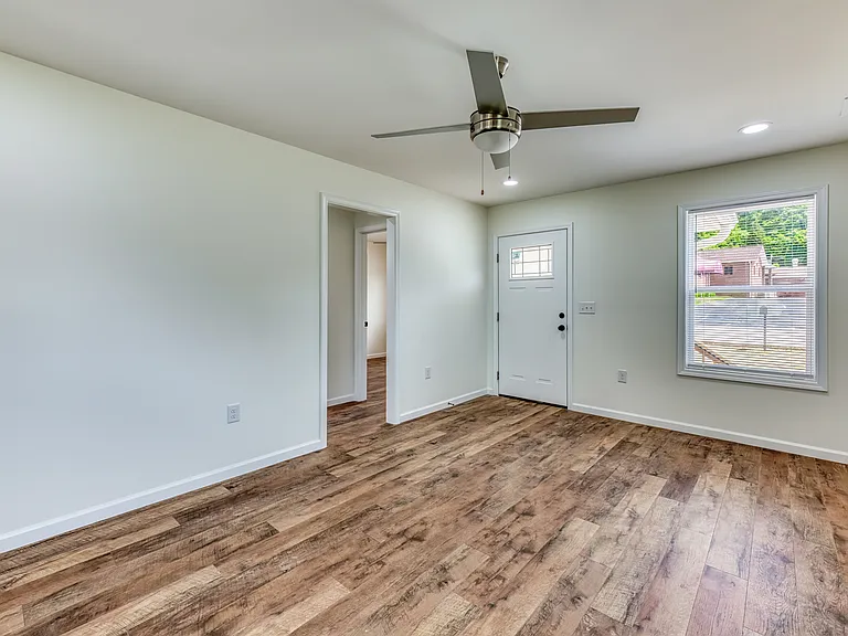 107 Bettie St — Photo 10