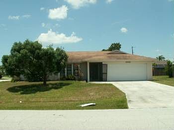 1st image of 1992 SE Camilo St