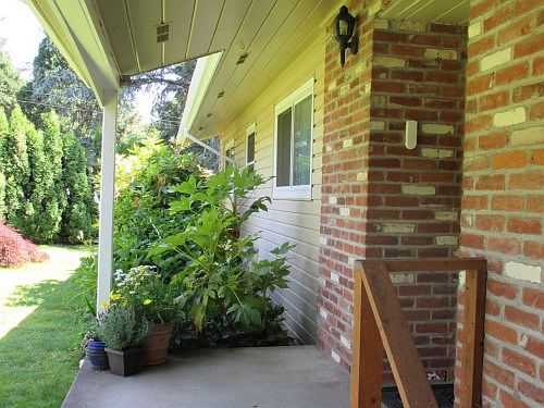 3rd image of 175 SE Crestview Dr