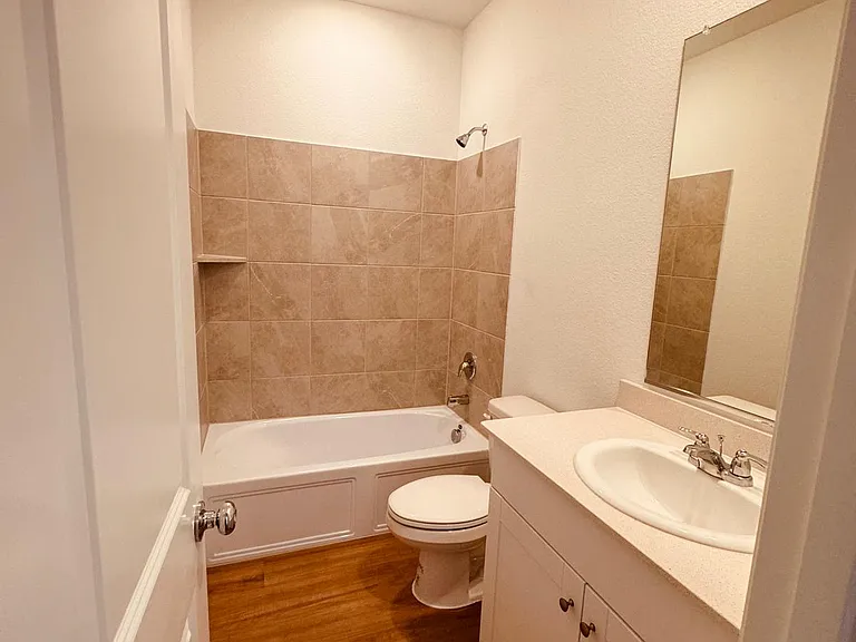 209 Ardsley Ln — Photo 4