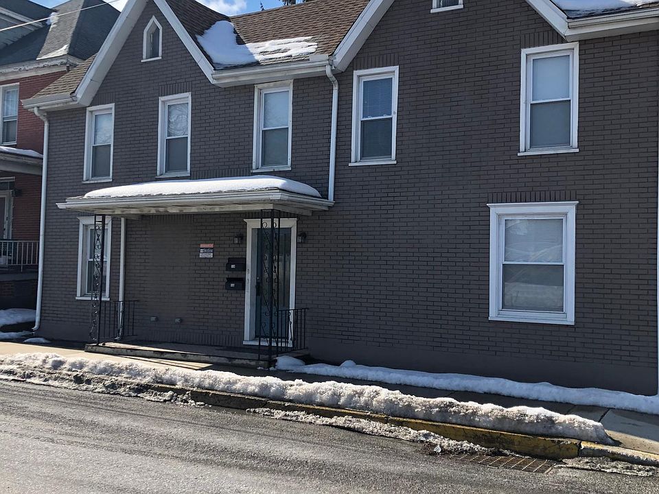 1st image of 138 N Earl St