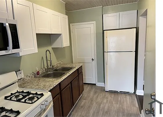 3 bed, 1030 sqft, $1,850 — Photo 3