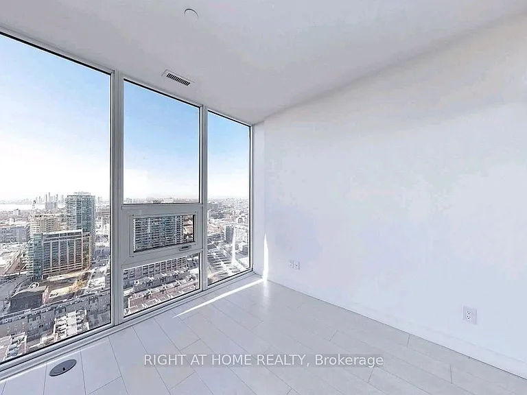 19 Western Battery Rd #Penthouse 11 — Photo 10
