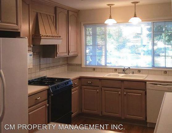 3rd image of 1043 Rawlings Dr