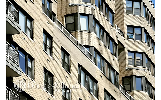 Sold by Douglas Elliman | media 24