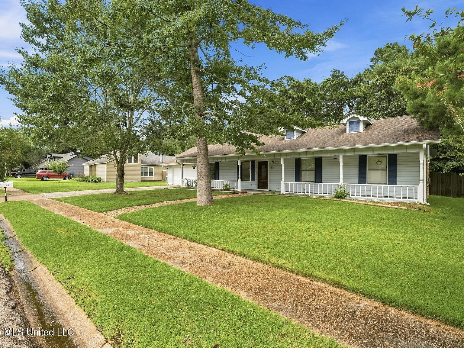 3 bed, 2.0 bath, 1783 sqft, $2,400 — Photo 2