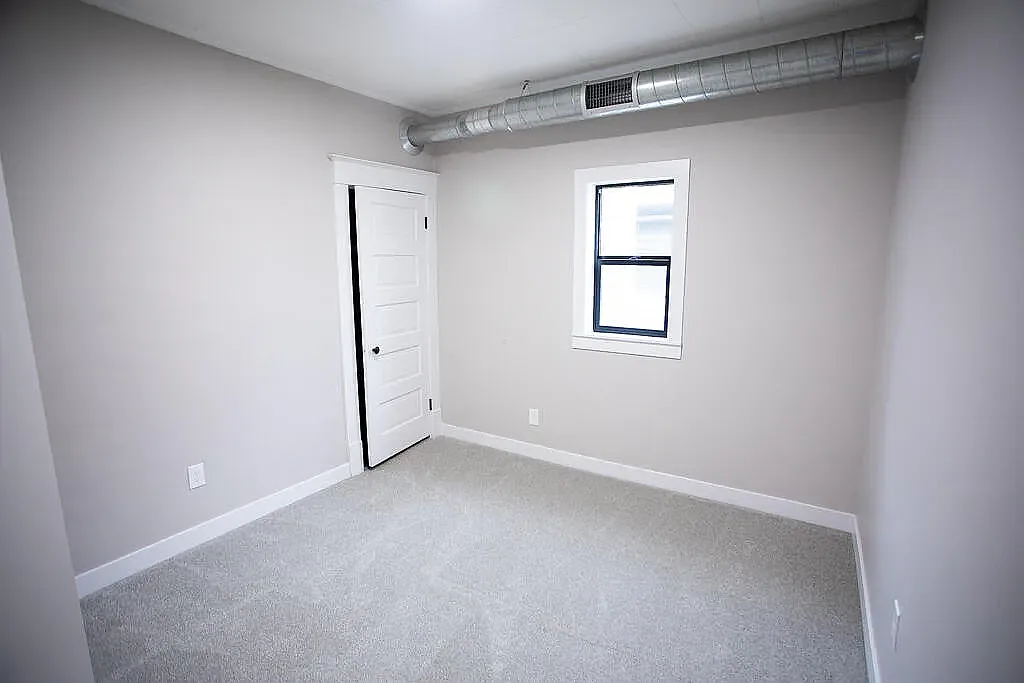 443 Emerald Ave NE — Photo 1