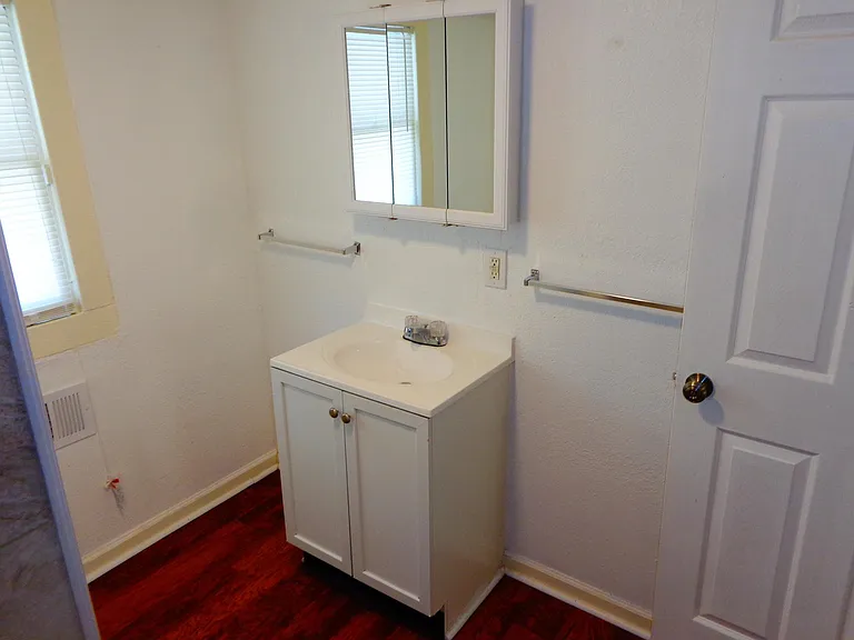 4415 Forest Ave — Photo 50