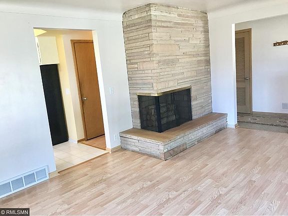 3rd image of 3412 Belden Dr NE