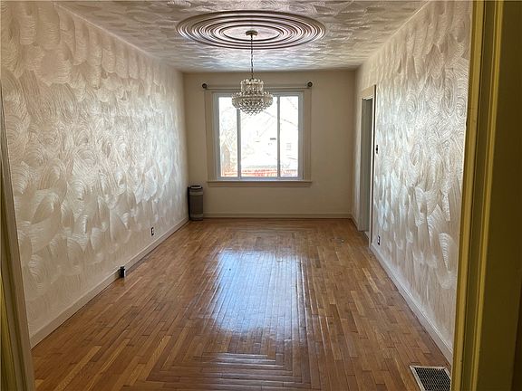 3rd image of 2917 Boyd St