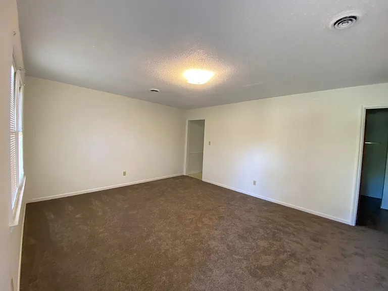 107 Carson Dr — Photo 4