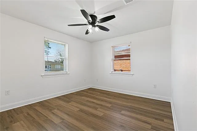 1381 Maplewood Dr — Photo 8