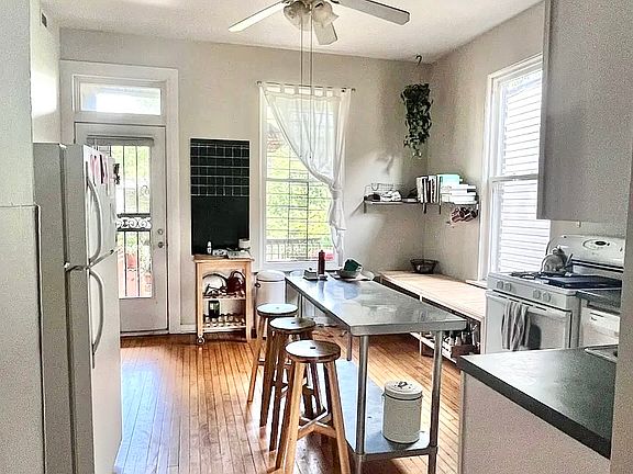 3rd image of 1341 N Maplewood Ave #3