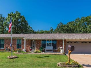 5916 Starlight Dr, High Ridge, MO 63049