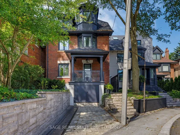 32 Edgewood Cres, Toronto, ON M4W 3A9