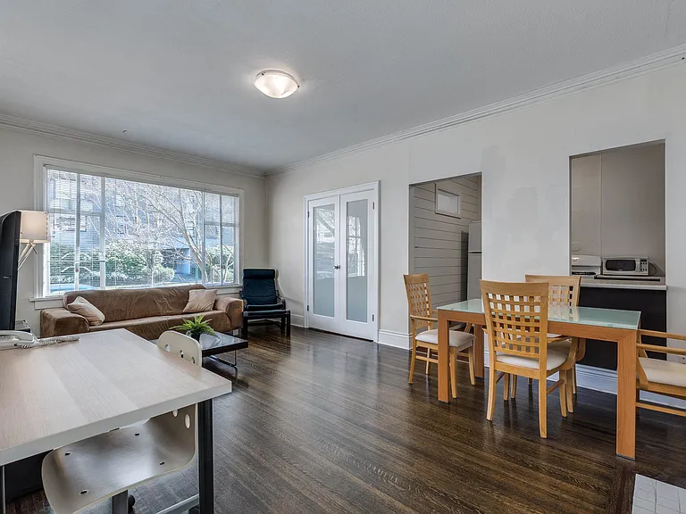 935 Jervis St #2 — Photo 3