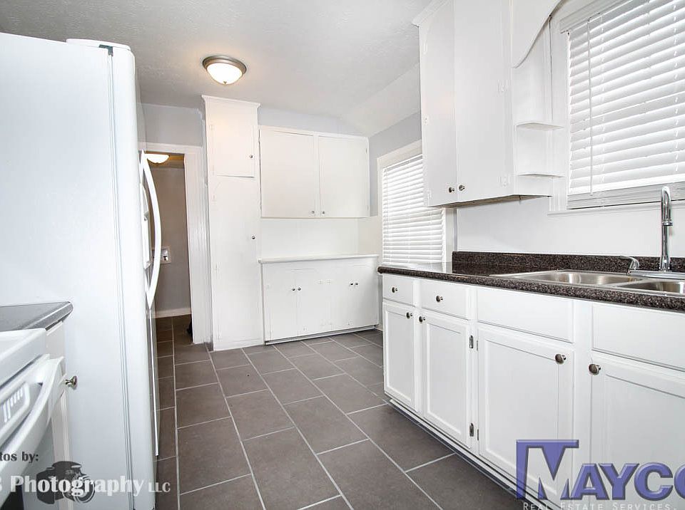 1st image of 302 E Washington St