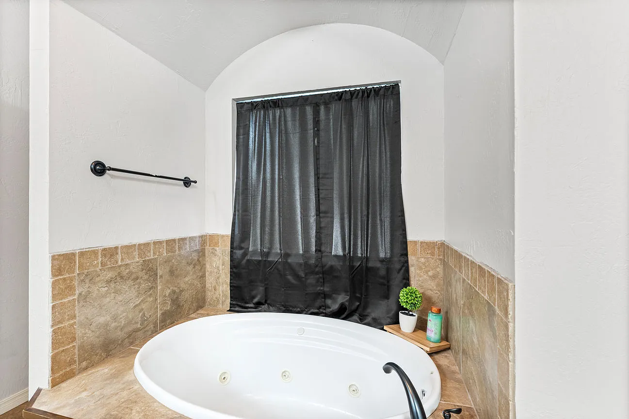3 bed, 1934 sqft, $2,850 — Photo 3