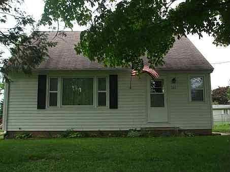 1st image of 223 NW Jefferson St