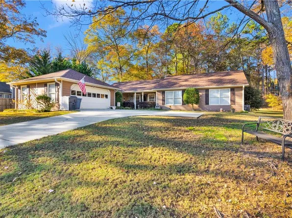 210 Buck Run, Loganville, GA 30052