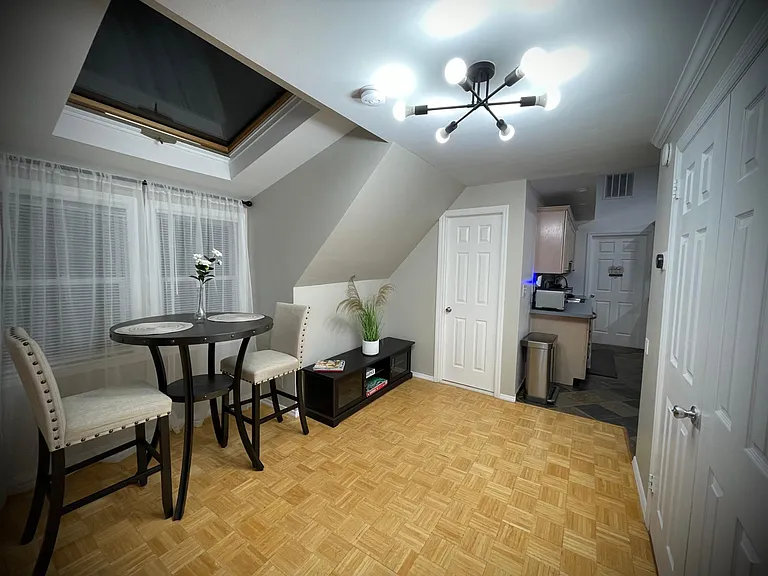 135 W 30th St #3 — Photo 8