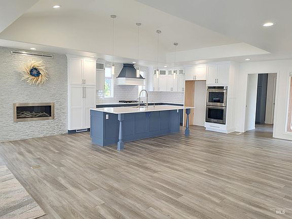4th image of 222 E Churchill Dr