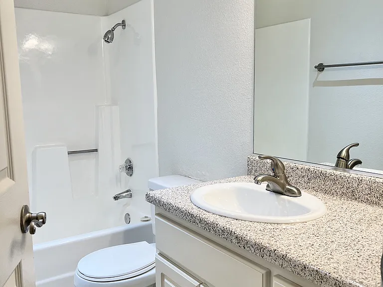 Canyon Crest Views Apartments — Photo 17