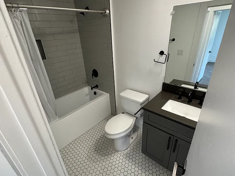 1234 N Edgemont — Photo 8