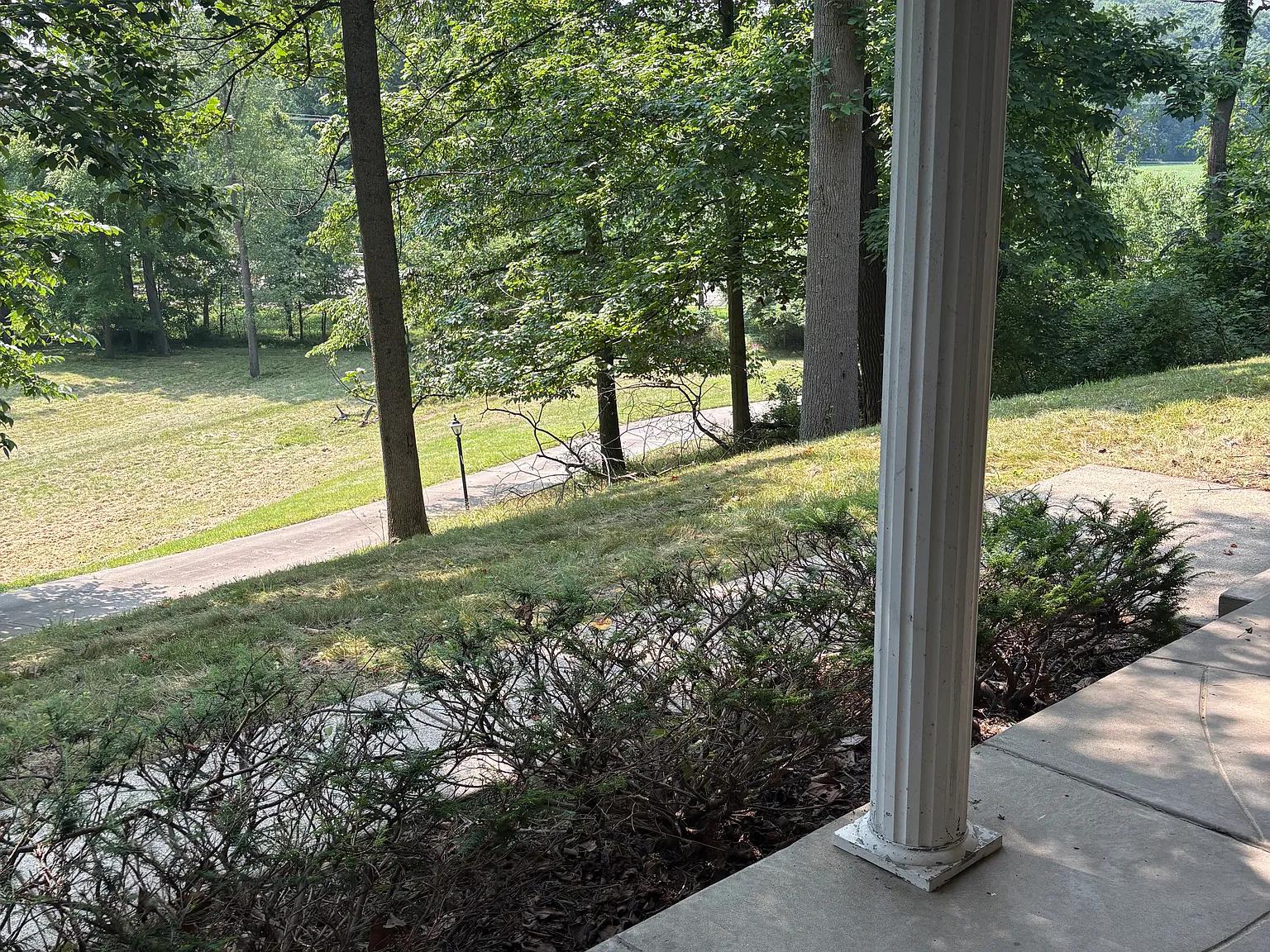 4 bed, 2.5 bath, 2688 sqft, $2,500 — Photo 2