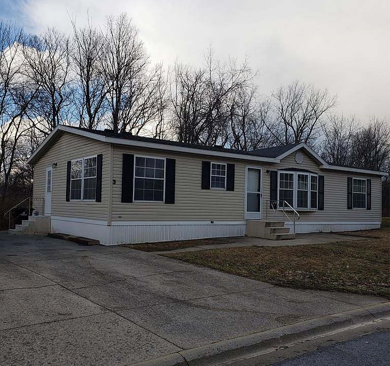 1st image of 3 Lakeside Dr