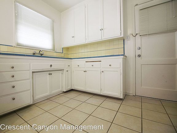 3rd image of 11101 1/4 Camarillo St
