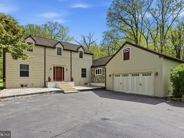 1010 Nicole Dr, Newtown Square, PA 19073