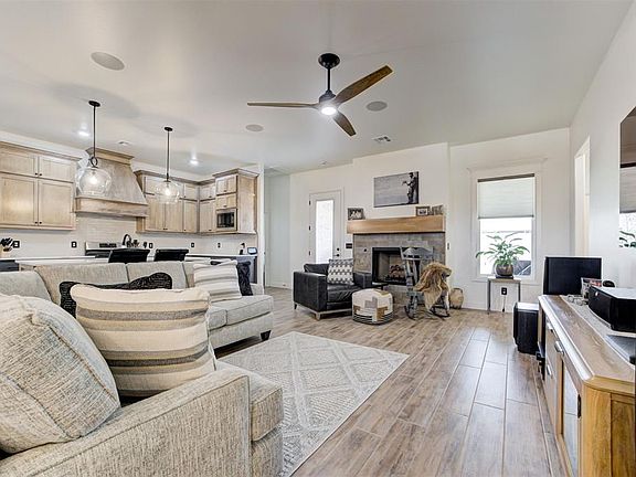 3rd image of 2833 Dalewood Pl