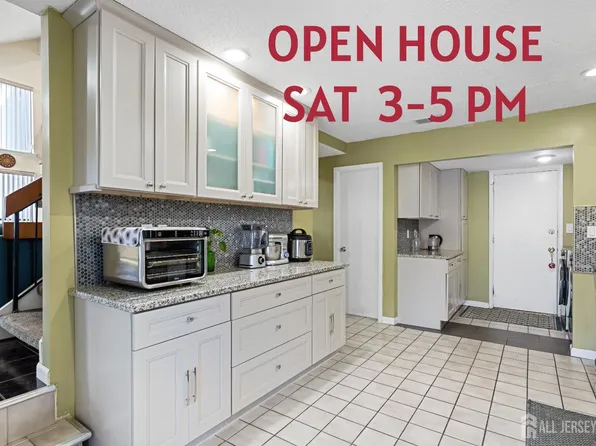 524 Westgate Dr, Edison, NJ 08820