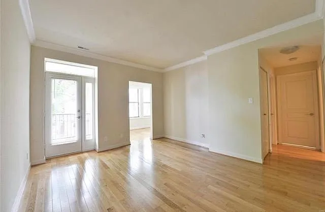 2 bed, 975 sqft, $1,400 — Photo 3