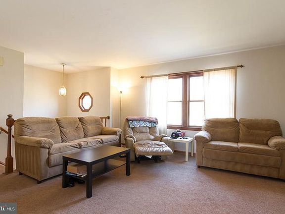 4th image of 202 Coldspring Dr