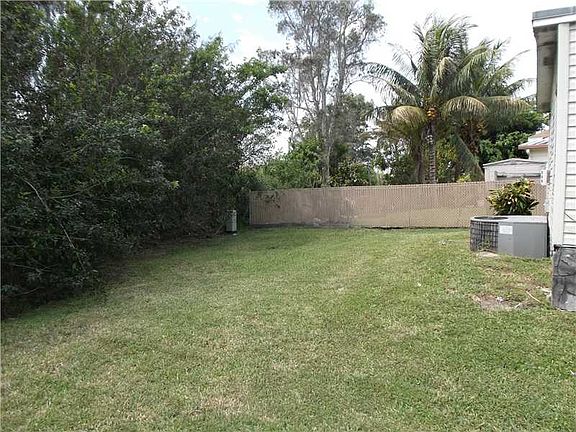 5th image of 21850 NW 1st St