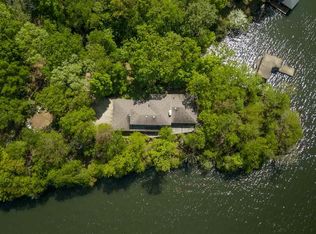 345 Ridgewood Dr, Muscle Shoals, AL 35661