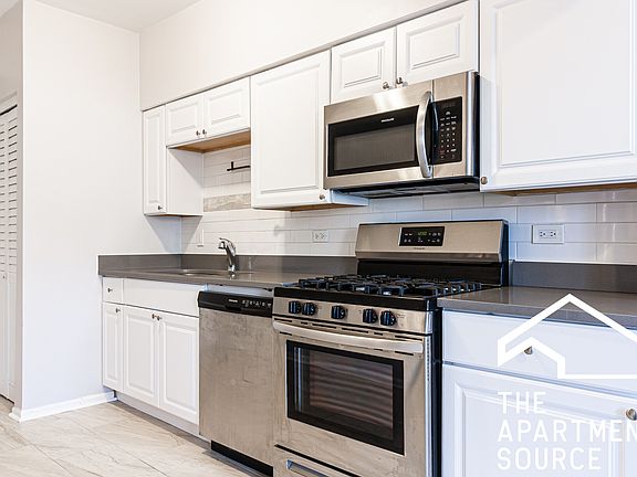 3rd image of 3714 N Sheffield Ave APT 301